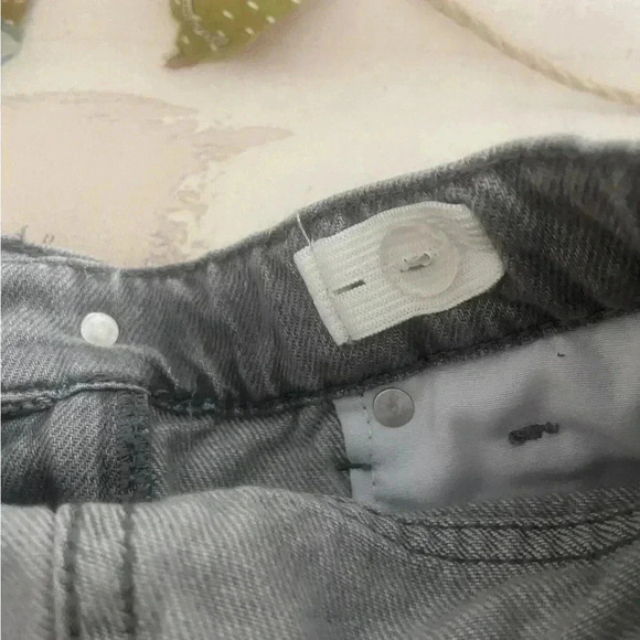 ZARA Wide Leg Gray And Silver Jeans
Size 7 - Picture 3 of 5